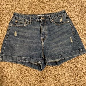 Denizen (from Levi’s) Mom Shorts Size 9/29